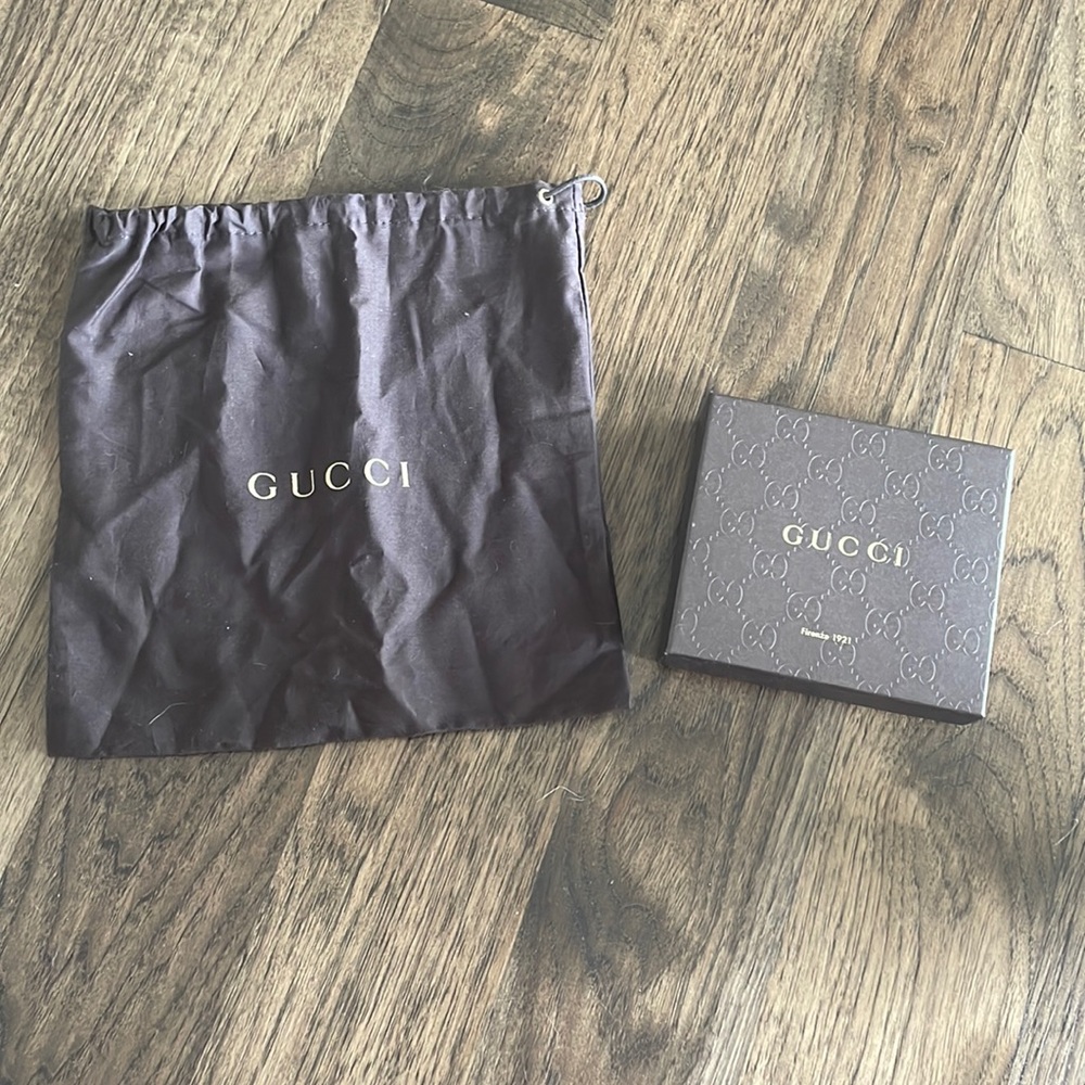Gucci Gift box/bag